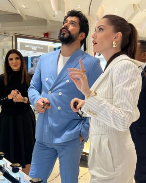 Burak Özçivit Instagram - #qatar #doha @alibinali_luxury @alibinalifashion @adelalibinali @nabeelalibinali 👊 @evcenf @galerieslafayettedoha @21highst_katara
