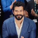 Burak Özçivit Instagram - Ünlü oyuncu Burak Özçivit, dijitale doğan ilk banka Hayat Finans’a keyifli bir ziyaret gerçekleştirdi. Aynı zamanda marka yüzümüz de olan Burak Özçivit ile yepyeni gelişmeler yolda, takipte kalın!