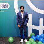 Burak Özçivit Instagram - Size harika bir haberimiz var🥳 Türkiye’nin ilk dijital bankası sürprizleriyle konuşulmaya devam ediyor. Hayat Finans 💙 Burak Özçivit Ünlü oyuncu Burak Özçivit, bankamızın marka yüzü oldu!.. Türkiye’nin dijitale doğan ilk bankasını takipte kalın✨😉