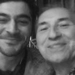 Burak Deniz Instagram - “Genç bir sultan vardı..” Anılarıyla,dostluklarıyla,öğrettikleri ve heyecanıyla..koca bir ekip..soluksuz bir seyirlik..iyi ki varsınız🙏🏼 Usta bir ekiple bu kadar büyük bir organizasyonun içinde yer aldığım için naçizane çok gururluyum:)🌹🧿 @ozenyula ‘nın rejisi, @fahiratakoglu ‘nun müzikleriyle “100” 🇹🇷💫👏🏽 Harbiye Cemil Topuzlu Açık Hava Sahnesi
