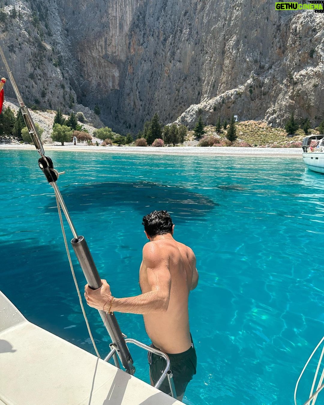 Burak Deniz Instagram - Beyazlar içinde seni öylece.. #symidump ⚓️☀️🕶️🇬🇷 Symi Island-Greece
