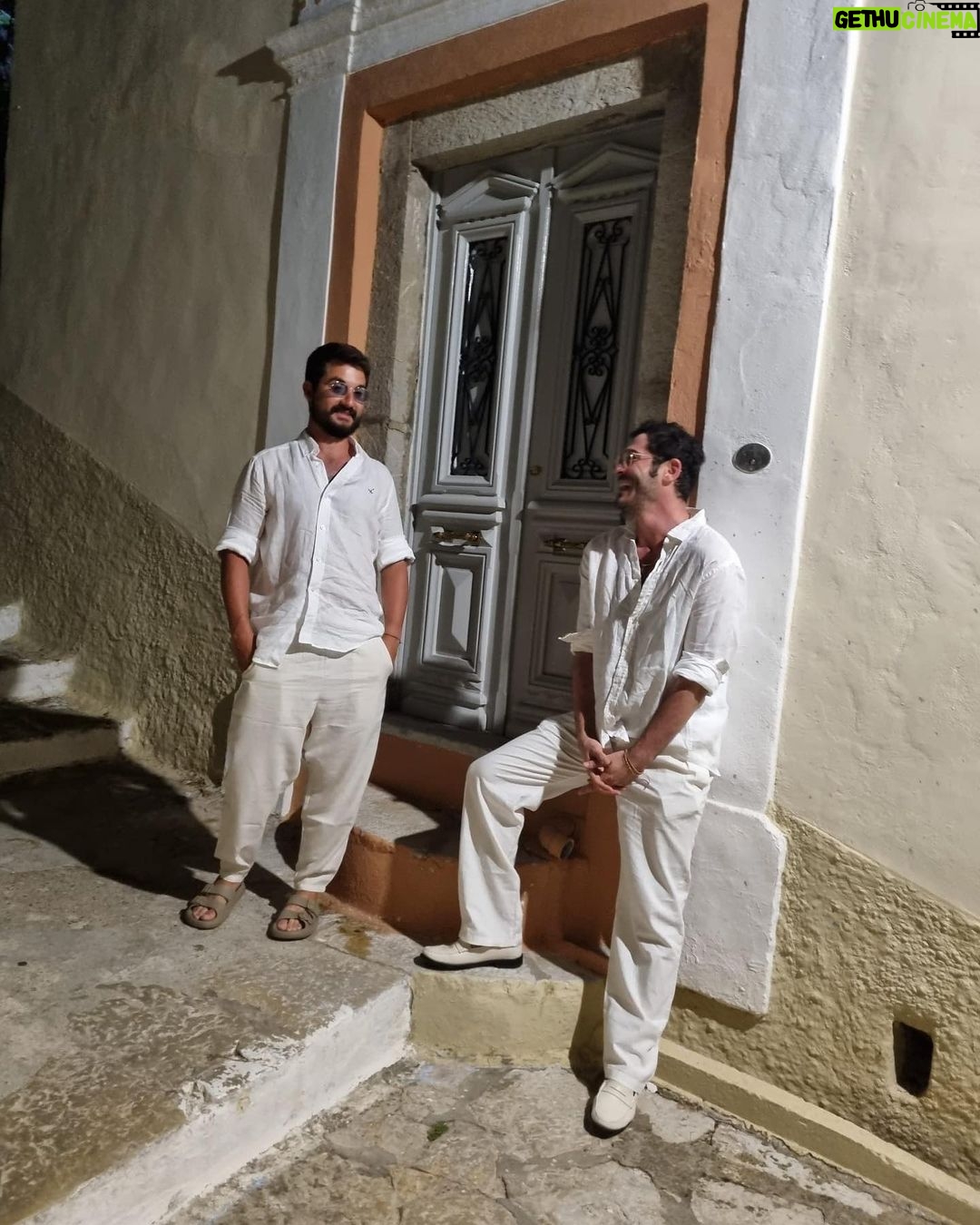 Burak Deniz Instagram - Beyazlar içinde seni öylece.. #symidump ⚓️☀️🕶️🇬🇷 Symi Island-Greece