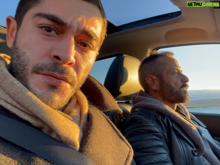 Burak Deniz Instagram - İyi ki doğdun yol arkadaşım!Daha göreceğimiz çok yer,konuşacak bir o kadar konu var..canım benimm:) iyi varsın boss! ♥️💫🎂