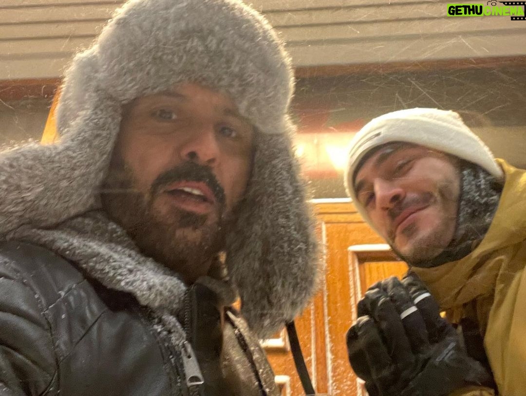 Burak Deniz Instagram - İyi ki doğdun yol arkadaşım!Daha göreceğimiz çok yer,konuşacak bir o kadar konu var..canım benimm:) iyi varsın boss! ♥️💫🎂