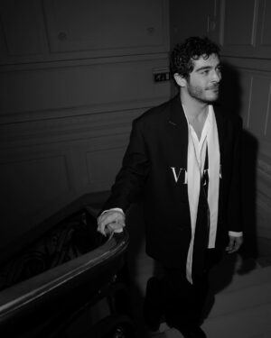 Burak Deniz Instagram - What a night w/ @maisonvalentino 🥂
@pppiccioli 💫 @yigit 🌹 #pfw #valentinoblacktie 🖤