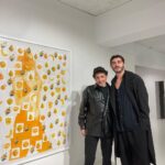 Burak Deniz Instagram – Pek sevgili @alielmaci ‘nın @pilevneligallery ‘de ki “Dudaklarımı Öp Kalbimi Hançerle” sergisini gidiniz,görünüz efenim🙏🏼💐 @bulutreyhanoglu 📽🌹 Pilevneli Gallery