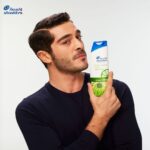 Burak Deniz Instagram - Kepeğe yol açan tüm saç derisi sorunlarından kurtulmak istiyorsan, sana çözümü getirdim! 👉 Head&Shoulders Derinlemesine Temiz Serisi, gözenek temizleme teknolojisi sayesinde saç derini yağdan arındırır ve seni ağırlık hissinden kurtarıp ferahlığa kavuşturur. 😎 Head&Shoulders Derinlemesine Temiz ile saç derin 72 saate kadar kepeksiz, özgüven tavan! 💪🏻 @headandshoulderstr #işbirliği