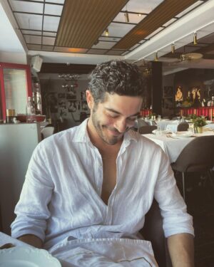 Burak Deniz Instagram - Kiss the frog.