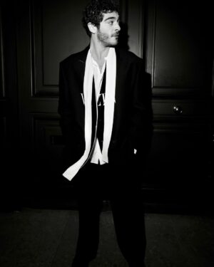 Burak Deniz Instagram - What a night w/ @maisonvalentino 🥂
@pppiccioli 💫 @yigit 🌹 #pfw #valentinoblacktie 🖤