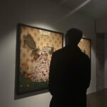 Burak Deniz Instagram – Pek sevgili @alielmaci ‘nın @pilevneligallery ‘de ki “Dudaklarımı Öp Kalbimi Hançerle” sergisini gidiniz,görünüz efenim🙏🏼💐 @bulutreyhanoglu 📽🌹 Pilevneli Gallery