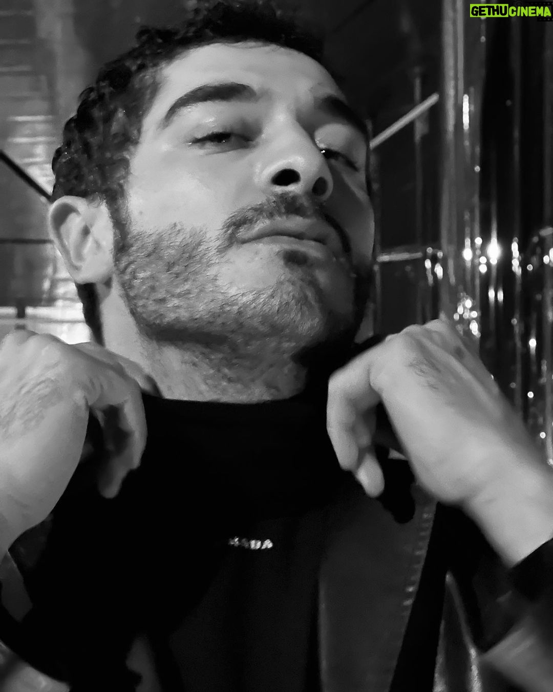 Burak Deniz Instagram - Prada FW23 erkek showunu bugun Türkiye saatiyle 16.00’da @prada hesabindan canli olarak izleyebilirsiniz! @prada #pradafw23 Watch #pradafw23 Menswear show at @prada or prada.com live at 2pm CET today!