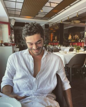 Burak Deniz Instagram - Kiss the frog.
