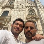 Burak Deniz Instagram - Daha nice yıllara birlikte olmak dileğiyle dostum,ortağım,patronum! İyi ki doğdun! 🎊🎈 Seni çok seviyorum 🤞🏽🥂