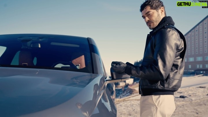 Burak Deniz Instagram - Fütüristik ve etkileyici dış tasarımı, şık ve minimal iç tasarımı ile tamamen elektrikli #BMW #iX ile doğada sürüş keyfi ⚡️ #GQxBMW @bmwturkiye @bulgari Video: @foranorman Işık: @omerraufaksoy Colorist: @bugbalci Kamera-Kurgu: @ugurolus #işbirliği