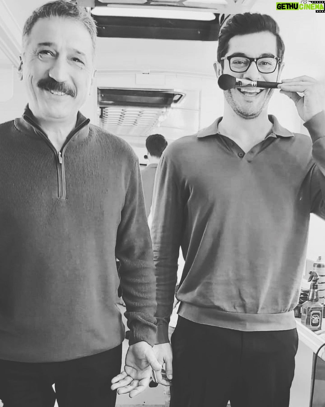 Burak Deniz Instagram - Kalite tesadüf değildir. #fathersongoals 🤞🏽