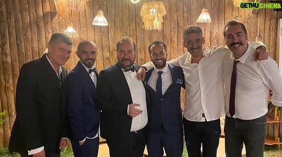 Burak Satibol Instagram - Oğlan bizim kız bizim! Düğünümüz var… @mahsercumbus #tuğçegökhanwedding #mahşericümbüş