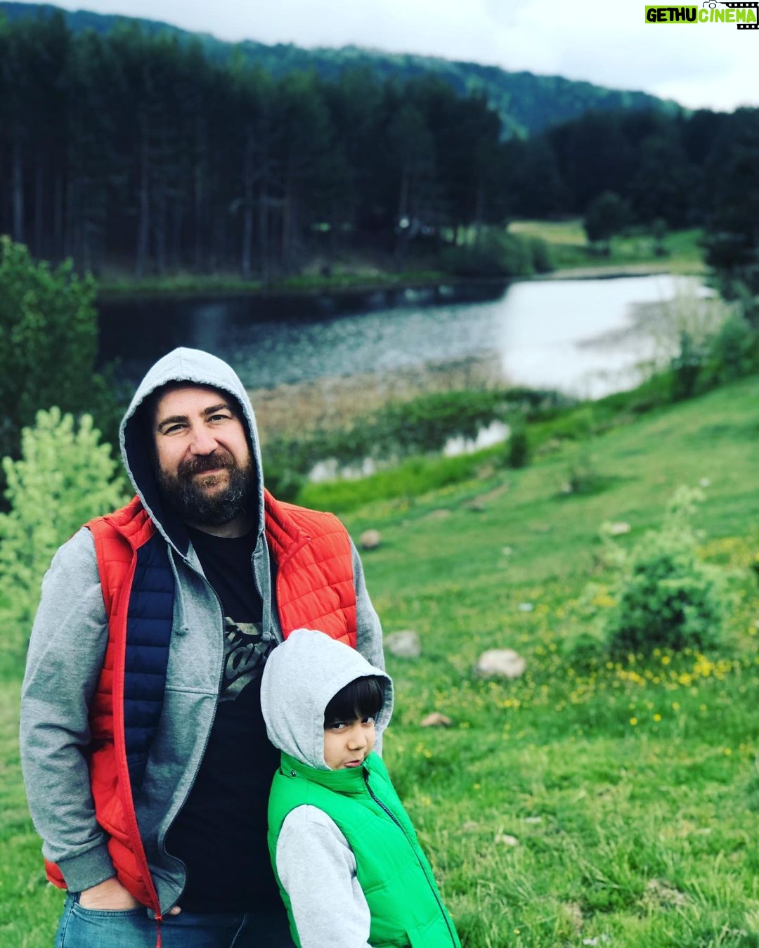Burak Satibol Instagram - İyi pazarlar! Bilin bakalım neredeyiz? 😉 #efesatıbol