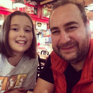Burak Satıbol Instagram - Benim dünya güzelim iyi ki doğdun! Hep mutlu ol! 🎉🎈 @ecem_satbol