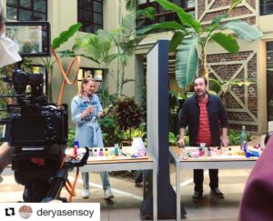 Burak Satıbol Instagram - Kendimi aştım! Buyurun seyredin efendim... #dikineestetik @deryasensoy @gain 
・・・
Evde Yap 2. Bölüm şimdi @gain ‘de yayında!
@buraksatibol ‘un ilham veren Apollo13 projesini siz izleyince konuşuruz 😬🙃
@dccfilm