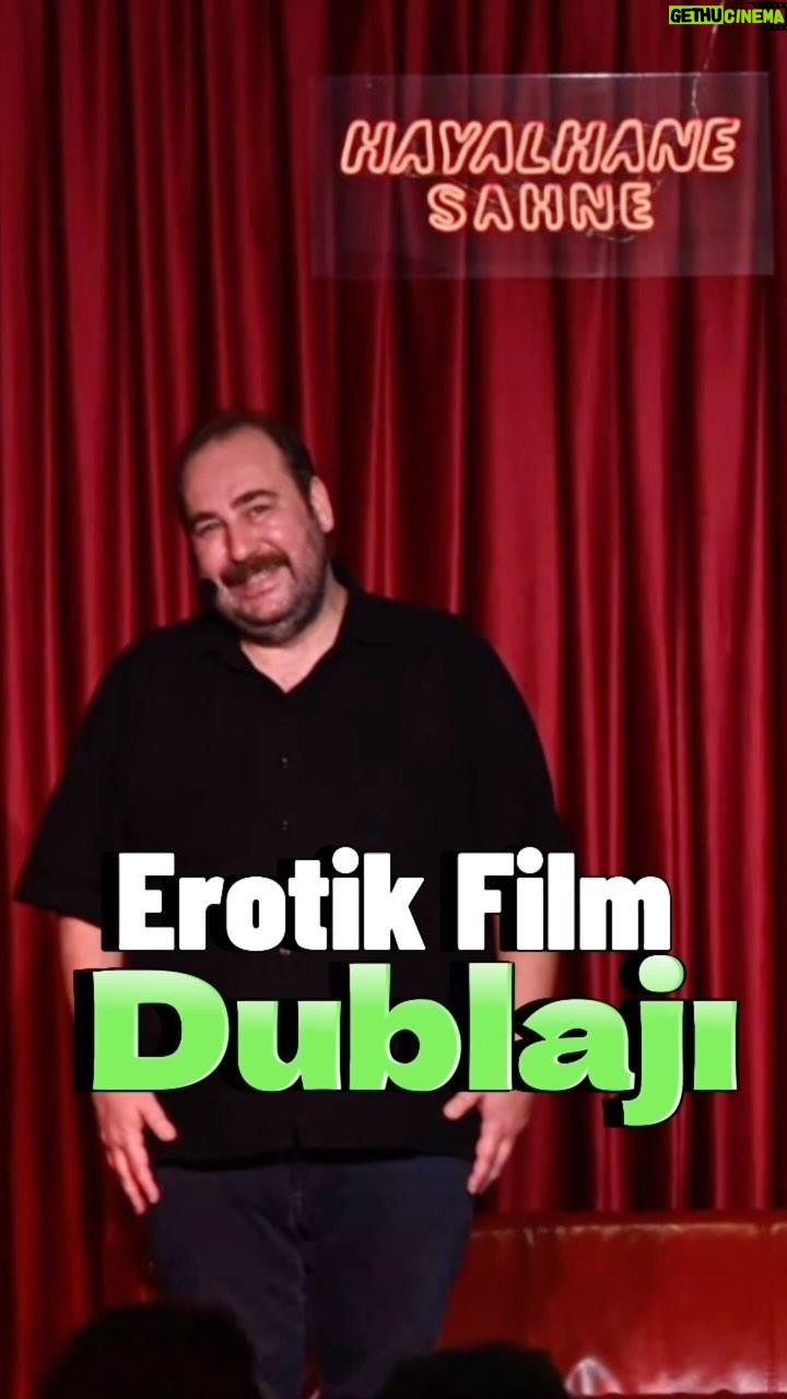 Burak Satıbol - 154 Likes - Burak Satıbol’un tek kişilik-çok konulu oyunu “Büyük Beden” Hilltown AVM içerisinde bulunan Hilltown Seyirlik Sahne’de İstanbul seyircisiyle buluşuyor.
Sadece bildiğini anlatmıyor bilmediğini seyirci tamamlıyor. Bu interaktif komedi seyircinin katılımı ile renkleniyor. İşler Güçlerin Salih abisi, Yusuf Yusuf’un Yusuf’u, Mahşer-i Cümbüş’ün Burak’ı hikayelerini anlatmaya geliyor. Kimi zaman sinema aleminden kimi zaman ilk gençliğinden kızgınlıkları, mutlulukları , cevap bulamadıkları ile seyircisini oyun oynamaya çağırıyor.
🗓 5 Aralık Salı
⏰ 20:30
☎️0 (535) 272 83 03
Biletler tüm bilet satış platformlarında.
Geliniz, Getiriniz!