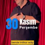 Burak Satibol Instagram - Burak Satıbol’un tek kişilik-çok konulu oyunu “Büyük Beden” Mecidiyeköy Trump AVM içerisinde bulunan Hayalhane Sahne’de İstanbul seyircisiyle buluşuyor. Sadece bildiğini anlatmıyor bilmediğini seyirci tamamlıyor. Bu interaktif komedi seyircinin katılımı ile renkleniyor. İşler Güçlerin Salih abisi, Yusuf Yusuf’un Yusuf’u, Mahşer-i Cümbüş’ün Burak’ı hikayelerini anlatmaya geliyor. Kimi zaman sinema aleminden kimi zaman ilk gençliğinden kızgınlıkları, mutlulukları , cevap bulamadıkları ile seyircisini oyun oynamaya çağırıyor. 🗓30 Kasım Perşembe ⏰ 21:00 🗓15 Aralık Cuma ⏰ 21:00 ☎️0 (535) 272 83 03 Biletler gişe ve tüm bilet platformlarında. Geliniz, Getiriniz! Trump Alışveriş Merkezi