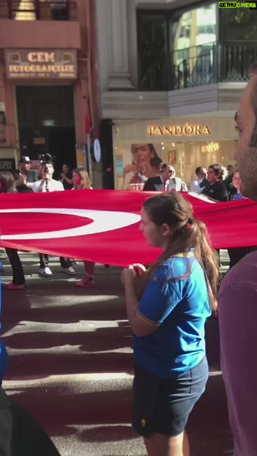 Burak Satıbol - 269 Likes - Yaşasın Cumhuriyet!
Nice 100 senelere, kutlu olsun, daim olsun.