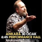 Burak Satibol Instagram - Burak Satıbol’un tek kişilik-çok konulu oyunu “Büyük Beden” Ankara’ya geliyor 💫 Sadece bildiğini anlatmıyor bilmediğini seyirci tamamlıyor. Bu interaktif komedi seyircinin katılımı ile renkleniyor. İşler Güçlerin Salih abisi, Yusuf Yusuf’un Yusuf’u, Mahşer-i Cümbüş’ün Burak’ı hikayelerini anlatmaya geliyor. Kimi zaman sinema aleminden kimi zaman ilk gençliğinden kızgınlıkları, mutlulukları , cevap bulamadıkları ile seyircisini oyun oynamaya çağırıyor. 🗓 30 Ocak Salı ⏰ 20:30 📍 6:45 Performance Hall (Ankara) ☎️0 (535) 272 83 03 Geliniz, Getiriniz!
