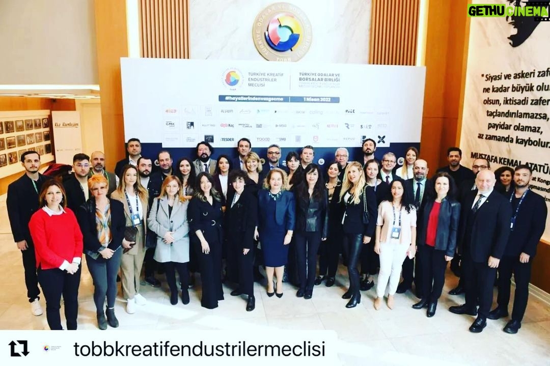Burak Satibol Instagram - Yeni dönem başlıyor! @tobbkreatifendustrilermeclisi @mahsercumbus ・・・ Türkiye Odalar ve Borsalar Birliği (TOBB) Türkiye Kreatif Endüstriler Meclisi (TÜRKEM), TOBB Yönetim Kurulu Üyesi Ömer Zeydan @omerzeydan ve TOBB Sektörler ve Girişimcilik Daire Başkanı Ahmet Saygın Baban @sayginbaban ‘ın katılımı ile Meclis Başkanlık Divanını seçmek için bir araya geldi. 2021- 2022 dönemi çalışma ve projelerinin aktarıldığı toplantıda sektörün genel değerlendirmesi ve ihtiyaçları da görüşüldü. Yapılan Meclis Başkanlık Divanı seçimi sonucunda yeni dönemde, TATU Yaratıcı Çözümler İletişim A.Ş. Yönetim Kurulu Başkanı Ata Kavame @atakavame oybirliğiyle Başkanlığa, Nej Kurucusu Nej Nejla Güvenç @nejfashion ‘da oybirliğiyle Başkan Yardımcılığı’na seçildi. İlk andan beri desteğini hep hissettiğimiz, örnek liderliği ile bize yol gösteren TOBB Başkanımız Sayın Rifat Hisarcıklıoğlu @rhisarciklioglu ‘na içten teşekkürlerimizi sunuyoruz. Yeni dönemde yönetim kurulumuzla kreatif sektörlere dair toplumsal bilinci oluşturmak, hayal gücünün yaratıcılıkla birleşerek ortaya koyduğu değerlere sahip çıkmak ve ekonomiye katkı sağlamak anlamında farkındalık oluşturmak amacıyla çalışmalarımıza hız vereceğiz. #TURKEM #kreatifendüstriler #hayallerindenvazgeçme @sayginbaban @tatucreativestudios @nejfashion @kilit_tasi @timsandb @ayyapim @callingmag @mahsercumbus @tansagturkakademi @iksv_istanbul @tesder turguterenturk @mu_yap @reklamcilardernegi @turk_smd @tfsf_official @yepudorg @elifd1 @fcbartgroup @msg_online @cigdemakin_official @etmk_official @biroymb @aysesenemgoral @netflixturkiye @zorlu_psm @bkiwkreatif @yektakopan @turkiye_mtd @gddart @biseylerstudio @tworld.tv @xmediaartmuseum @saltonline @artgalerim @kocholding @grey @tekdenfilm @toged