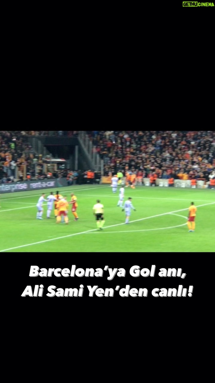 Burak Satibol Instagram - Barca maçında gölü sezişim, telefona sarılışım, gol olması, gol sevincimiz ve telefonun kırılışı. Hepsi ve daha fazlası bu videoda 💊💥 Ali Sami Yen Spor Kompleksi Nef Stadyumu