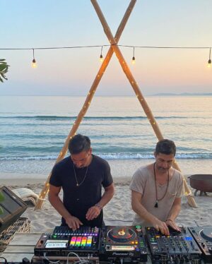 Burak Yamantürk Instagram - @beforesunsetbeach @murmusica 
#roliseaboard #toriazsp16 🌞🎼