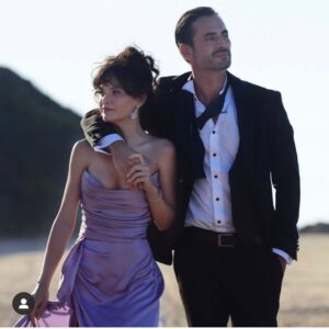 Burak Yamantürk Instagram - Herkesin ellerine sağlık! Hepinizi çok seviyorum! Teşekkür ederim! İyi ki… 🖤 @guloguz_  @sinemunsal  @sebnembozoklu  @muratcanoguz