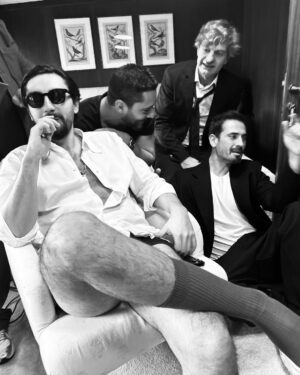 Burak Yamantürk Instagram - Düğünümüz var 🍾🍾🍾 @evirgenumut  @nailgonenli  @muhsinakgun 😂😂😂