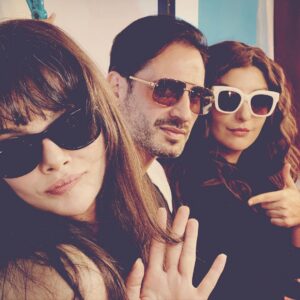Burak Yamantürk Instagram - Çok güneşli bir set günü @sinemunsal @sebnembozoklu @elbetbirgunfox