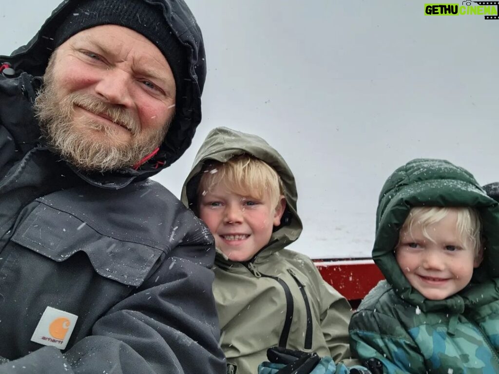 Burt Jenner Instagram - sleigh ride with the boys and friends to go see the Elk...
