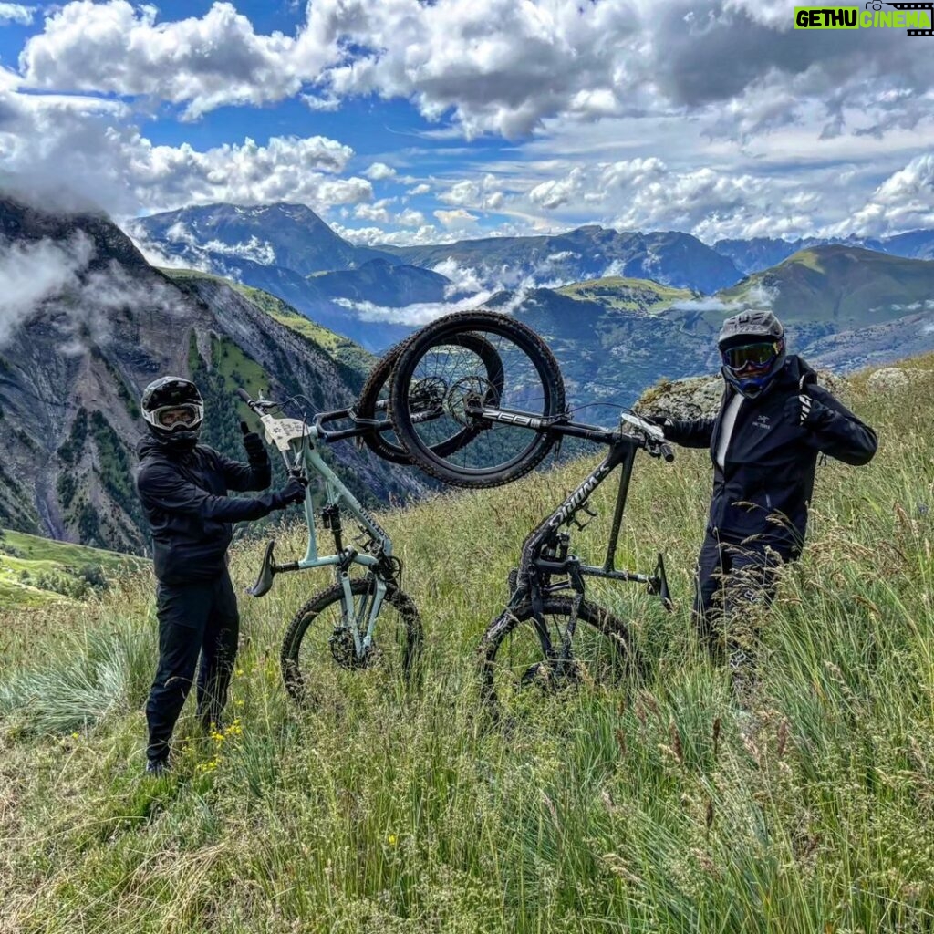 Burt Jenner Instagram - Last year I went to France and entered @mountainofhell_official for my first MTB race... I qualifying 331 out of 1000 and had arguably one of the best vacations of my life... In a little over a week I go back to test fate again... last year I was in the worst shape of my life and honestly scared of covid effects, strokes etc. I had heard all the drama, and since I have kids... that was a big one to be wrong about, so I took it easy on the cardio. I feel I am in much better shape and willing to send it this year, hoping for a 250ish qual You only live once people, I had been watching these videos for years and wanted to try this event because it is a mass start and one of the longest DH/enduro races there are... (normally MTB races are one person on track at a time) Everyone thought I was nuts, including my friend and rider for Specialized @marshallmullen,I think it took him 2 weeks to realize I was serious... Sometimes you just gotta say fuck it and send it... this time definitely paid off Time to roll the dice again... If any other Americans are going, I'd love to meet up and have a beer... #MountainOfHell