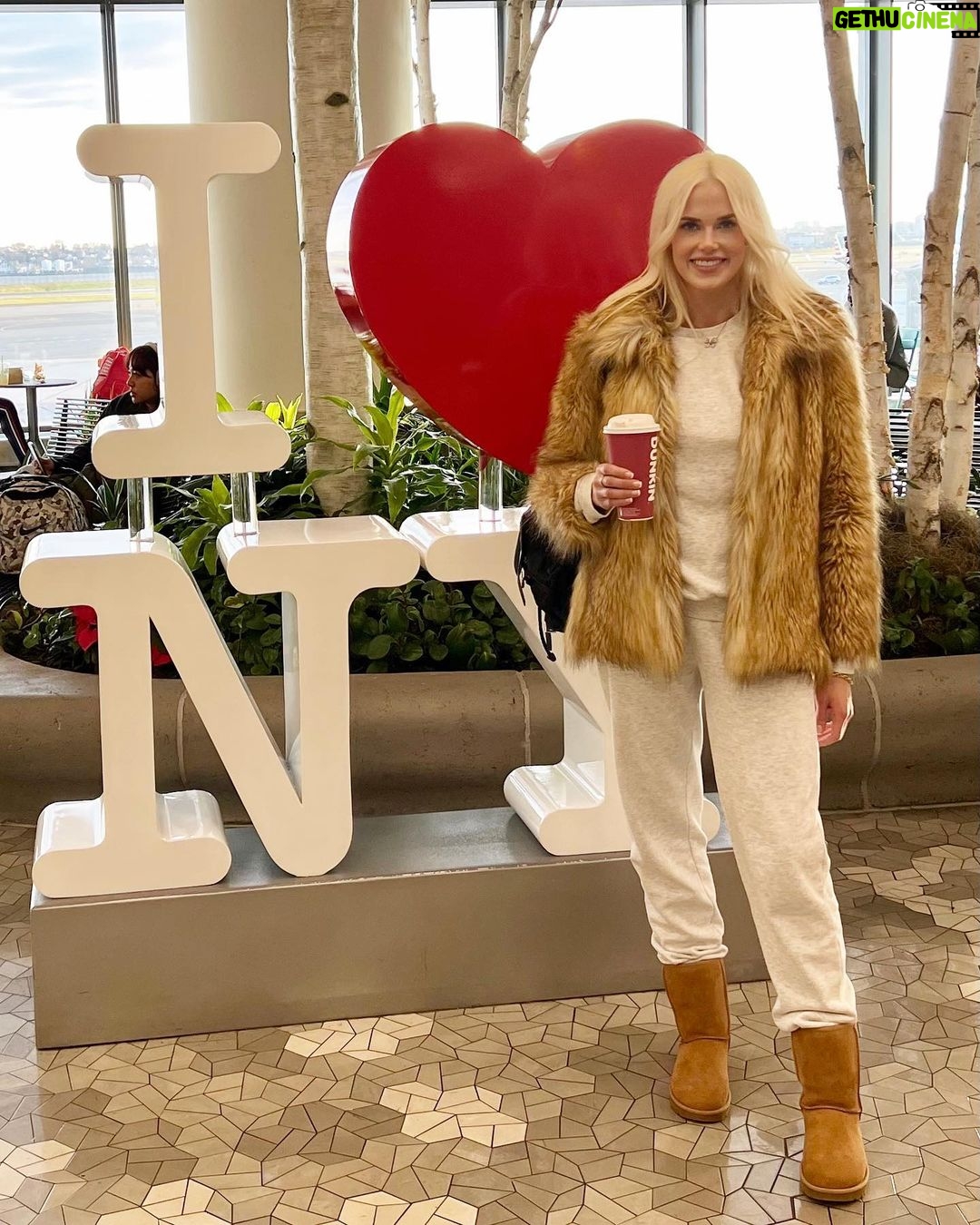 Byrdie Bell Instagram - Going on a ski trip. Will be documenting. The newly renovated LaGuardia is awesome ps 🫠 LaGuardia Airport LGA-United Airlines Central Terminal