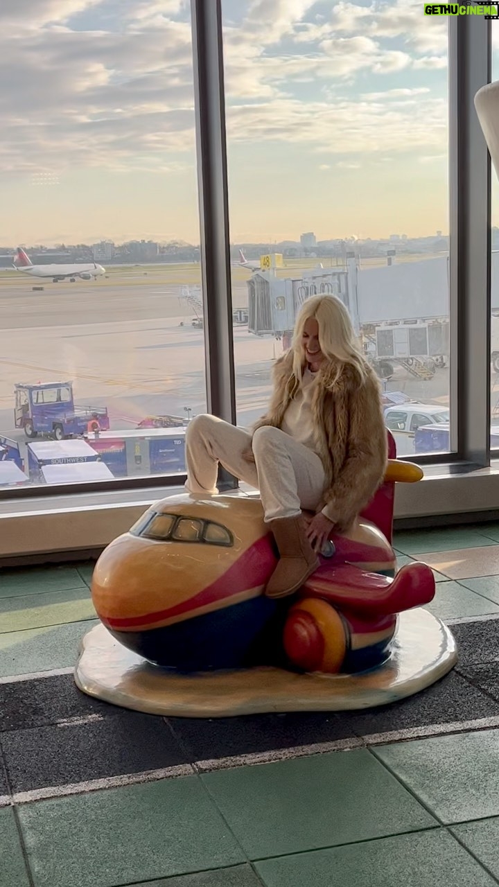 Byrdie Bell Instagram - Flying first class!