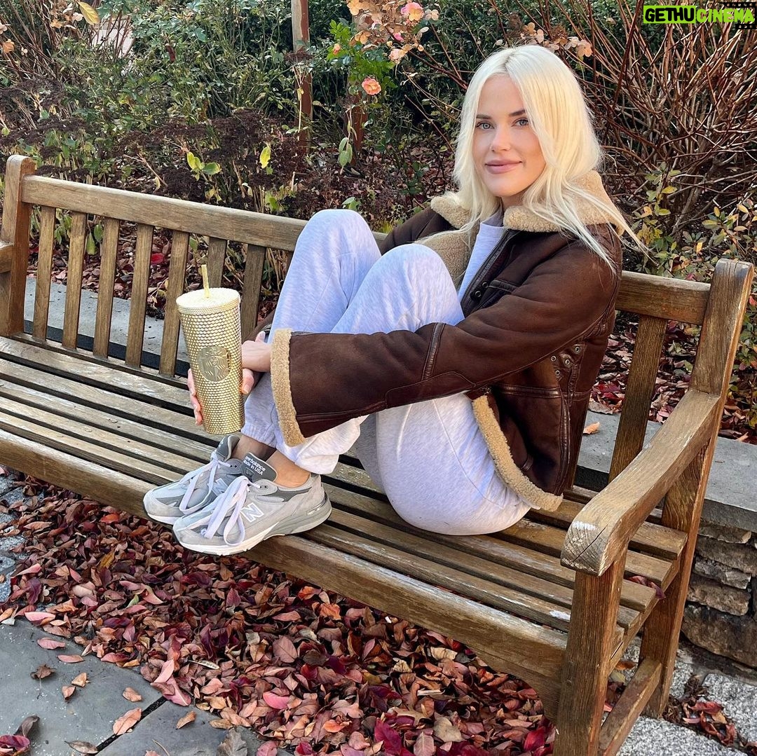 Byrdie Bell Instagram - Happy Friday y’all! Old Greenwich