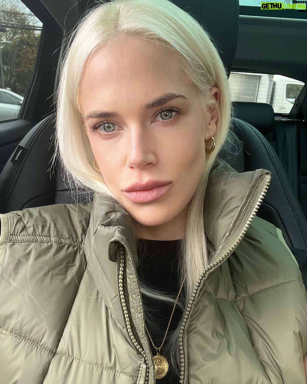 Byrdie Bell Instagram - Fresh color by @robsonsrosa