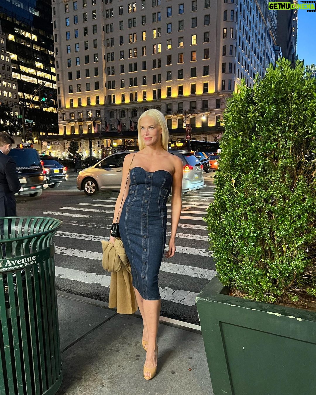 Byrdie Bell Instagram - Out and about NYC 🗽🍎 Manhattan, New York