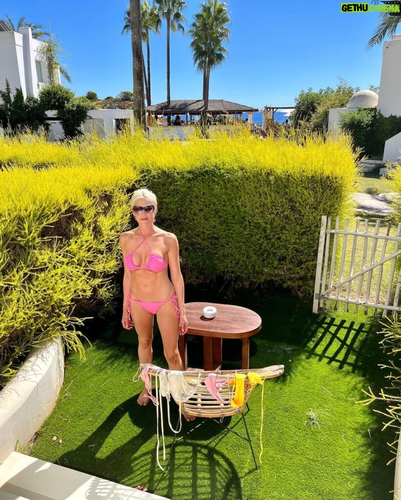 Byrdie Bell Instagram - 👙 Ibiza, Spain