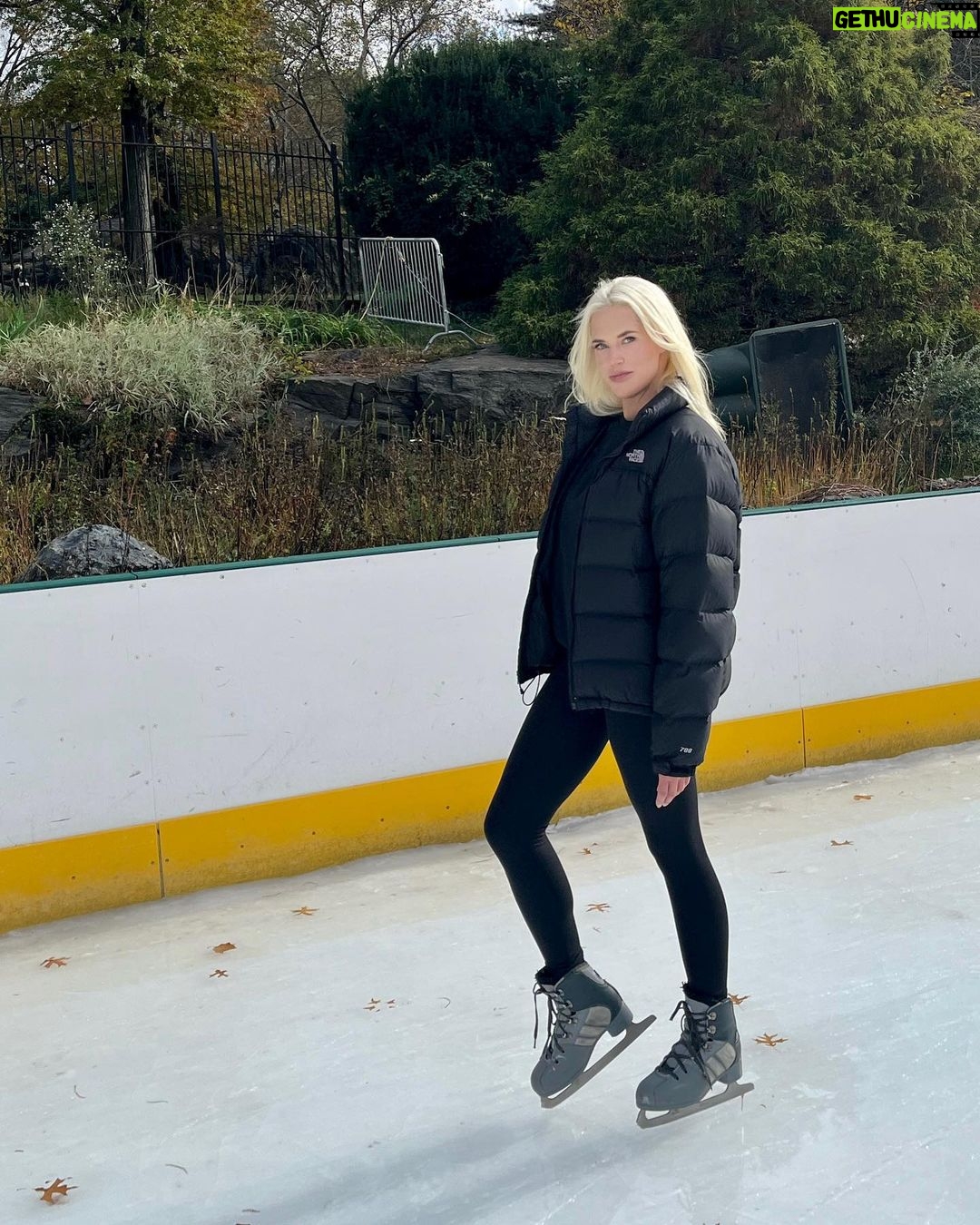 Byrdie Bell Instagram - Central Parked ⛸ Manhattan, New York