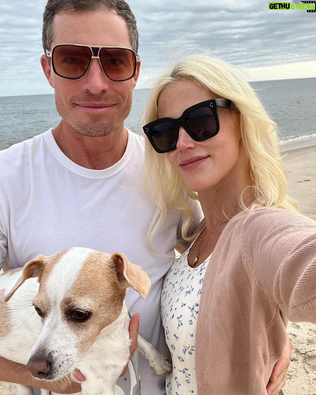 Byrdie Bell Instagram - Chewy takes the Hamptons 🐶 Southampton, New York