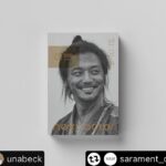 Byun Yo-han Instagram - “은 저에 대한 약속의 시간인 것 같아요. 이 책으로 서른 여덟의 변요한을 다 내보이고 벌거벗은 느낌으로 다시 시작하고 싶어요. 그럴 자신도 있고요.” - 배우 변요한 - #리그램 - @sarament_official #리그램 - @unabeck “배우 변요한의 뜨거운 심장 박동을 읽다” 6/2(금) 도서《넥스트 액터 변요한》출간! 제11회 무주산골영화제 @mujufilmfest X 백은하 배우연구소 @una_labo 제11회 무주산골영화제 ‘넥스트 액터’로 배우 변요한이 선정된 가운데 배우 변요한을 집중 조명한 도서 《넥스트 액터 변요한》이 오는 6월 2일(금) 정식 출간된다. 도서 《넥스트 액터》 시리즈는 무주산골영화제와 백은하 배우연구소가 공동 기획한 ‘넥스트 액터’ 프로그램의 일환으로, 배우 박정민, 고아성, 안재홍, 전여빈이 차례로 출간되어 국내 영화 팬들에게 애장서로 뜨거운 호응을 얻고 있다. 이번 도서 《넥스트 액터 변요한》은 ‘박정구’, ‘김지웅’, ‘한석율’, ‘한수현’, ‘장창대’, ‘와키자카’까지 총 6개의 대표 캐릭터를 중심으로 변요한이 각 캐릭터와 마주하고 구축해 나가는 과정과 현장에서의 기억을 자세하게 들려준다. 또한 백은하 소장의 ‘변요한 배우론’과 함께 변요한이 배우를 꿈꾸던 시절부터 충무로의 전설로 손꼽히는 배우 김윤석, 이병헌, 설경구, 박해일, 송강호와의 만남에 이르기까지 어디에서도 털어놓은 적 없는 변요한의 솔직하고 방대한 인터뷰가 담겨 있다. 국내 최초 배우 전문 연구소인 ‘배우연구소’를 운영하며 다년간 배우와 연기에 대해 깊이 분석해 온 백은하 소장은 “변요한은 21세기가 사랑하는 하얗고 무해한 소년보다 20세기가 추앙했던 남성상에 가깝다.”라고 설명하며, “인습과 기존 질서를 거부하는 반항아처럼 보이지만 연기에 있어서는 엄격한 룰을 지켜 나간 ‘비트 제네레이션’ 배우들과 많은 부분이 닮아 있다. 제임스 딘, 말론 브랜도 같은 초기 메소드 배우들의 진지한 방법론을 계승하는 동시에 특유의 리듬과 에너지로 모든 한계를 돌파해내는 변요한을 ‘뉴 비트’ 배우라 부르고 싶다.”라며 찬사를 아끼지 않았다. 이처럼 배우 변요한의 뜨거운 심장 박동을 읽을 수 있는 도서 《넥스트 액터 변요한》은 오는 6월 2일(금)부터 6일(화)까지 개최되는 제11회 무주산골영화제 현장에서 구매할 수 있으며, 일반 일반 온/오프라인 서점을 통해서도 구매 가능하다.