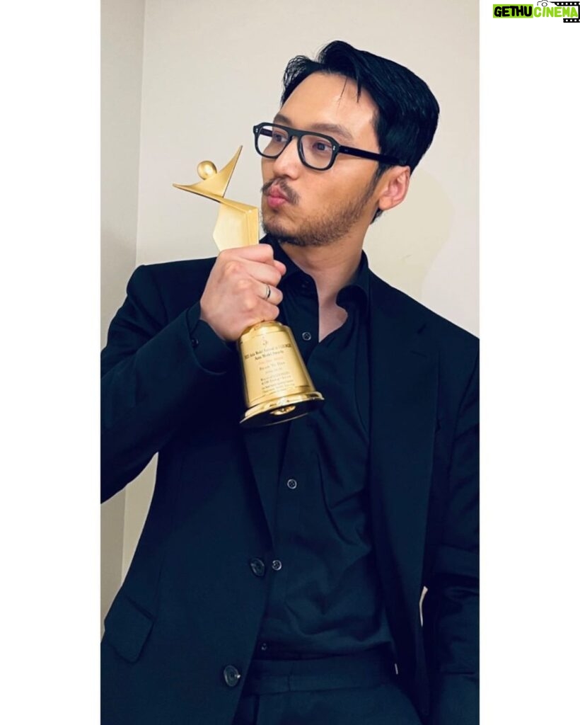 Byun Yo-han Instagram - 큰 상 주셔서 감사드리고, 오늘 수상하신 모든 분들 축하드립니다. 반한 사랑합니다.🤎