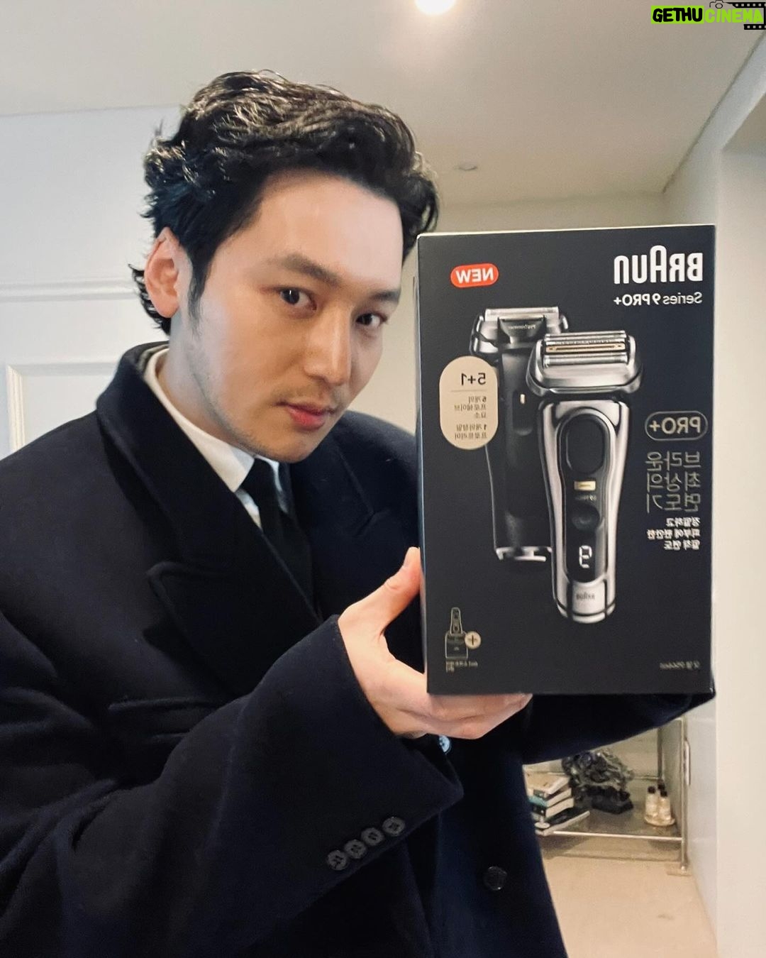 Byun Yo-han Instagram - 브라운 시리즈 9 PRO+으로 저녁까지 깔끔한 밀착면도. #브라운면도기 #브라운시리즈9프로플러스 #브라운시리즈9
