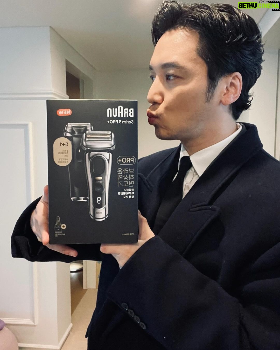 Byun Yo-han Instagram - 브라운 시리즈 9 PRO+으로 저녁까지 깔끔한 밀착면도. #브라운면도기 #브라운시리즈9프로플러스 #브라운시리즈9