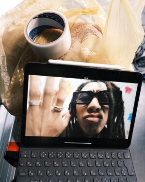 ¥ellow Bucks Instagram - 🎬👀🐱