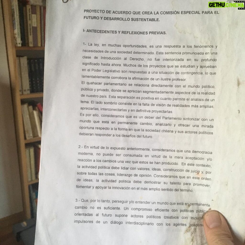 Álvaro Escobar Instagram - Haciendo orden en la casa. Aparece este documento de hace 13 años. El antecedente del Congreso Futuro. (2006)