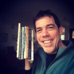 Álvaro Escobar Instagram - Como que uno también se siente premiado cuando le dan el Nobel de Literatura a uno de tus autores favoritos. #superpatudo 😂. #peterhandke